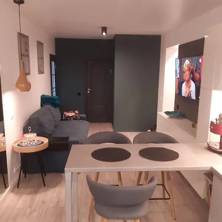 Cozy Three Bedroom Apartment