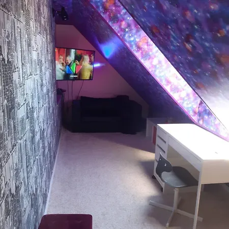 Cozy Three Bedroom Apartment *